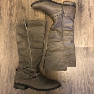 Rampage Idella Grey Boots Size 9